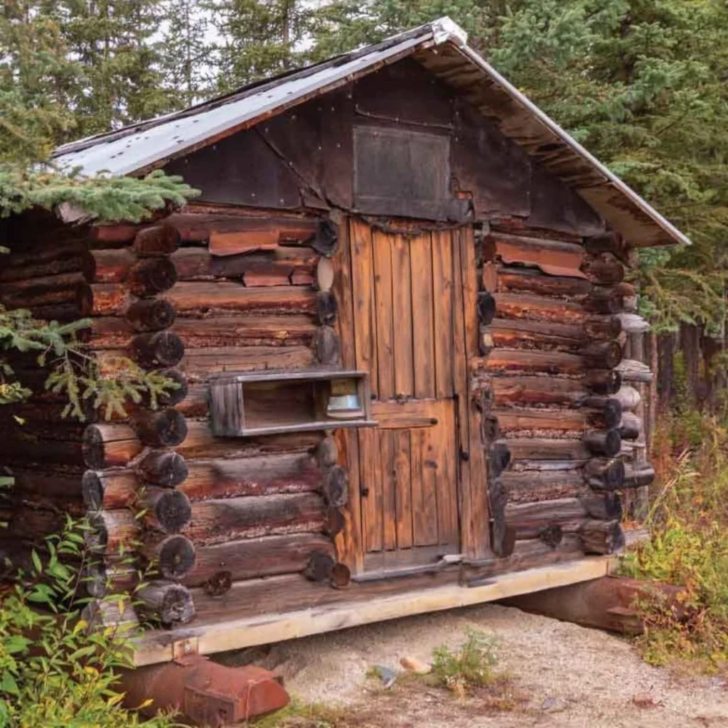 Gold Rush Cabin. Rustic log cabin exterior of the Gold Rush Cabin escape room at Think in a Box, San Angelo, offering an adventure perfect for novice players.